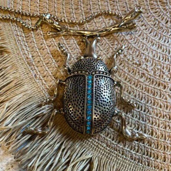Vintage Beetle Jewelry Set – Necklace & Matching Earrings - Picture 8 of 9